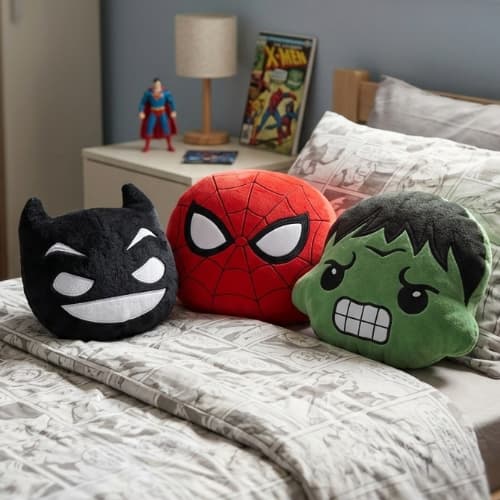 Almofada Homem Aranha, Batman e Hulk Decoração Quarto Heróis - 30 cm