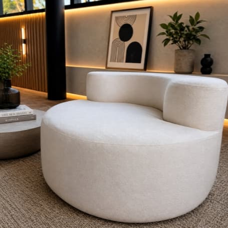 Poltrona Iris Confortse Bege – Elegância e Conforto para Sala de Estar e Recepção