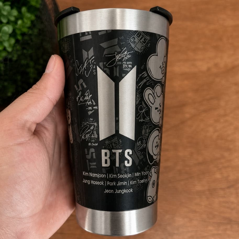 Copo Térmico Personalizado | 473ml | Gravação a Laser 360 Grau, Banda Bts