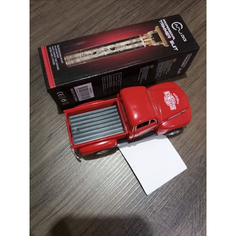 MAQUINA DE BARBEAR + um mini carrinho de metal para o dia dos pais