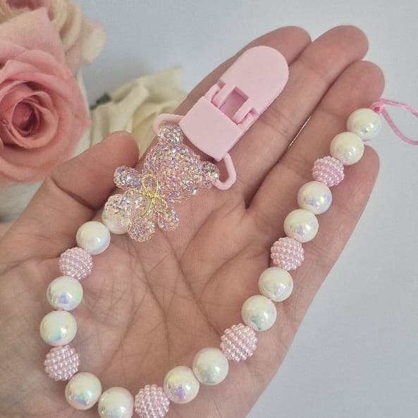PRENDEDOR DE CHUPETA MENINA  PERSONALIZADO