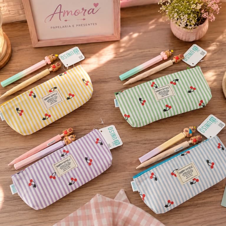 Kit Papelaria Fofa Estojo Cereja Lapiseira e Caneta Colorful Capivara