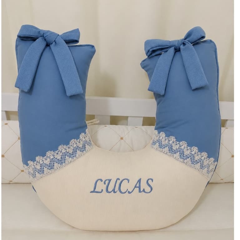 ALMOFADA AMAMENTAÇÃO PERSONALIZADA  COM  NOME  DO  SEU BEBÊ -  PALHA  COM  AZUL  - DELICADA ESPECIAL