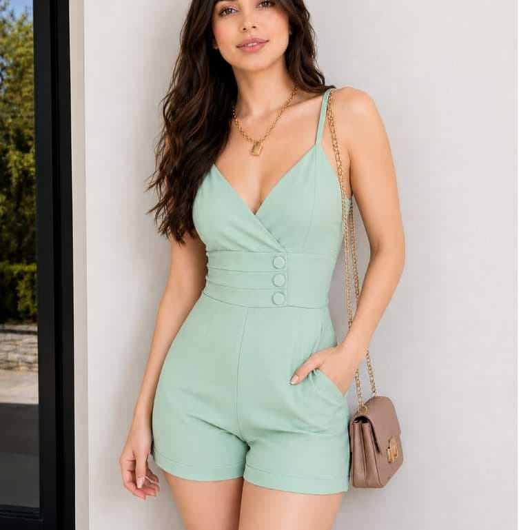 Macaquinho Feminino Elegante com Decote Transpassado e Botões Megaliquidação2026**