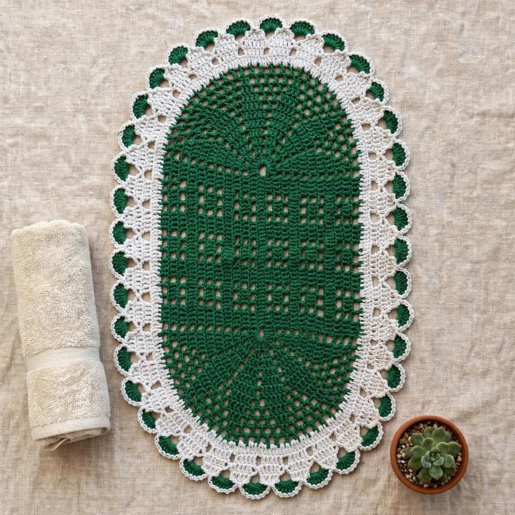 Tapete Crochê Colorido (Verde e Branco) 70 x 45 cm Oval - Quarto / Sala / Cozinha / Banheiro / Varanda / Entrada / Mesa