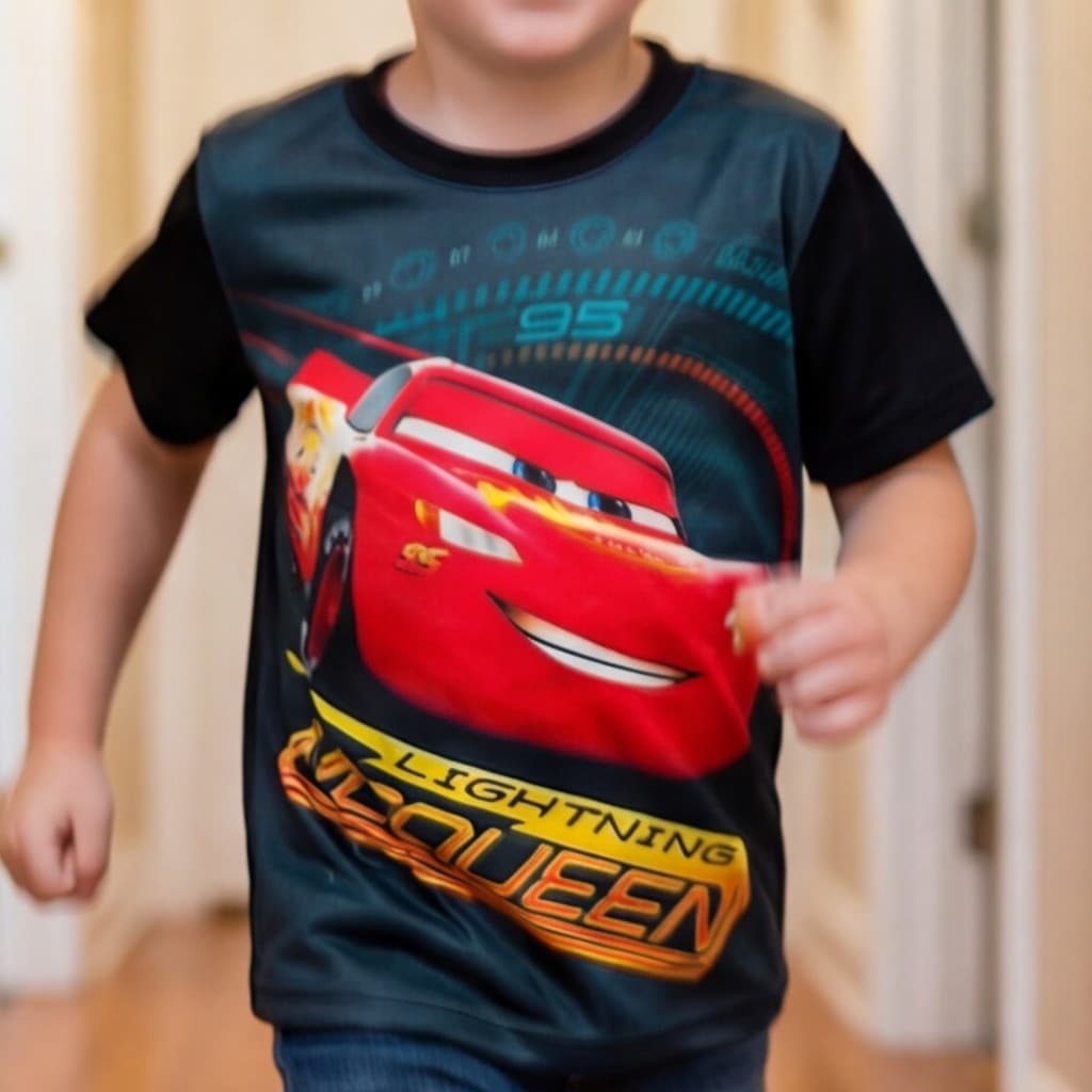Camiseta Infantil Com Estampa Relâmpago McQueen Ideal Para Brincadeiras E Passeios