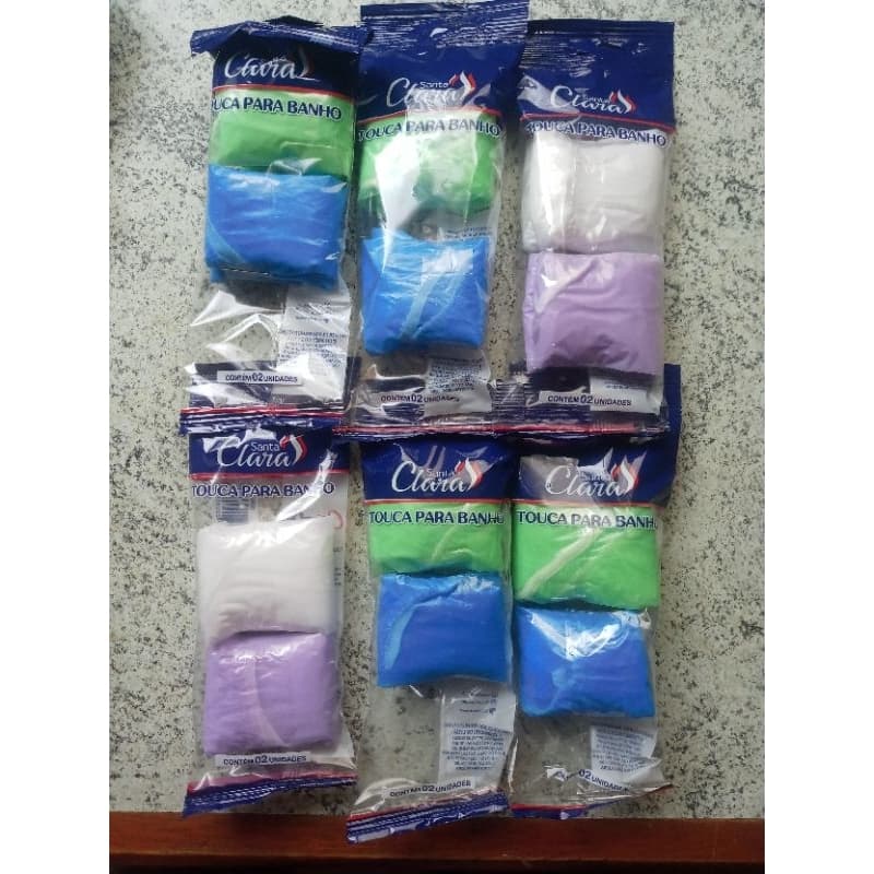 KIT COM 12 TOUCAS PLÁSTICAS COLORIDAS PARA BANHO, (6 EMBALAGENS C/2 TOUCAS EM CADA). "SANTA CLARA".