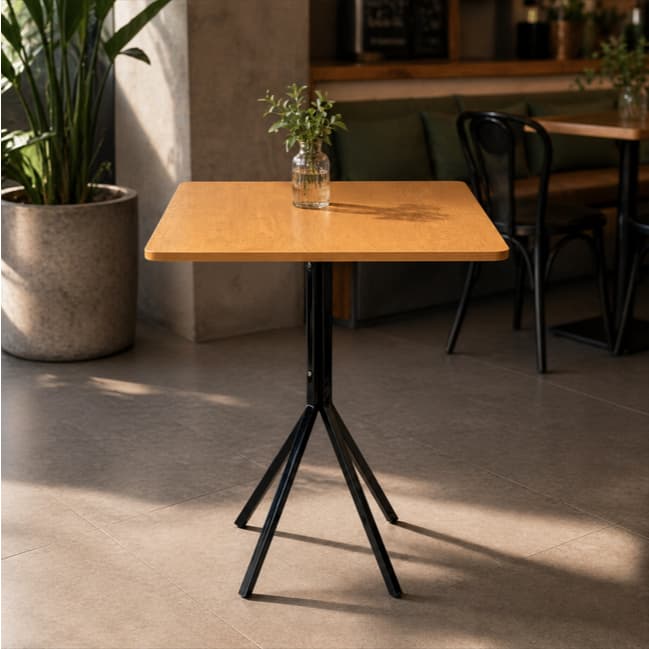Mesa Estilo Bistrô 80cm Baixa Pés Modernos Emborrachado C/ Tampo MDF Quadrado 60cm