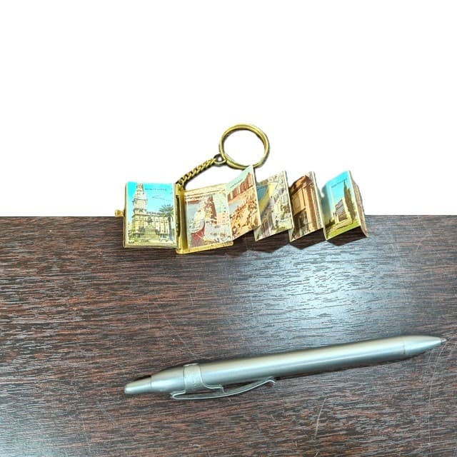 Chaveiro Vintage Colecionável Uruguai Souvenir 3,5x2,5cm