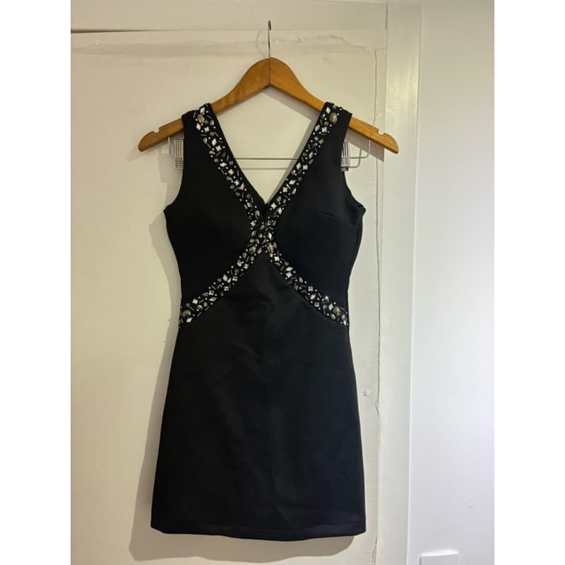 Vestido de festa preto com pedrarias - usado - TAM P