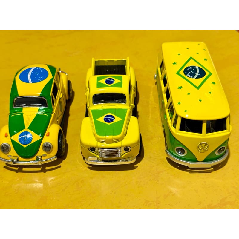 Miniatura Carrinho Fusca+Kombi+caminhonete Brasil Copa Fricção Metal Colecionável Modelo Novo