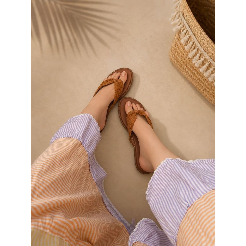 Sandália Rasteirinha de linho feminina com tachas moda verão chinelo leve elegante minimalista
