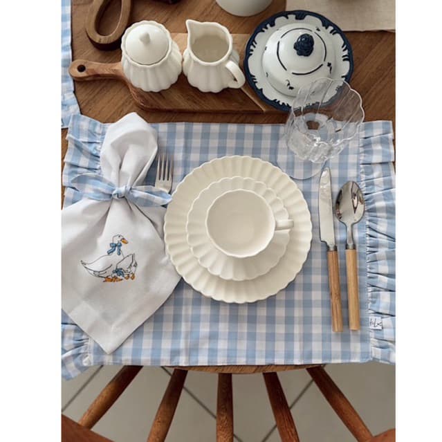 Kit Jogo americano Xadrez azul claro com babados ( 2 Lugares a mesa )