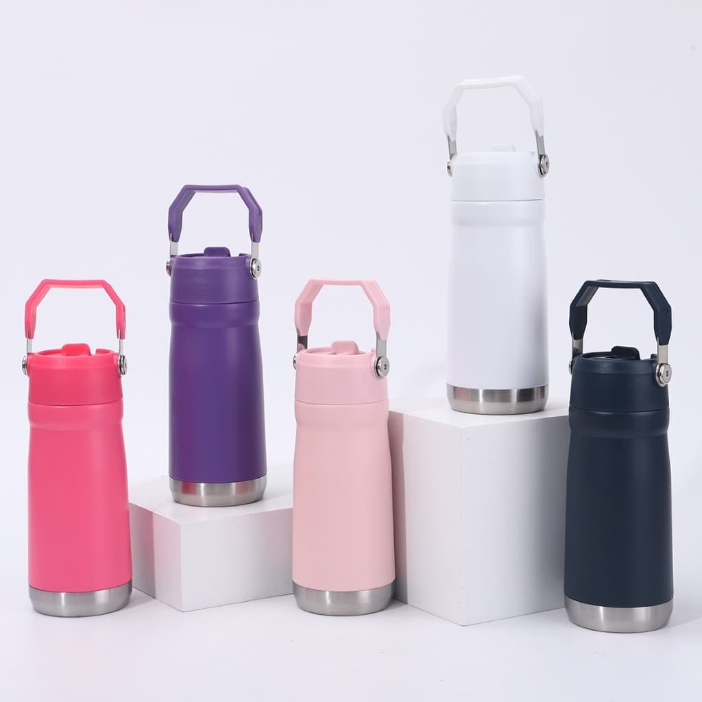 Garrafa Térmica 650 ML Parede Dupla Em Inox e Bico Flip C/ Canudo