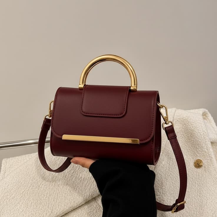 Bolsa feminina casual elegante com desgin moderno , com detalhes em dourado