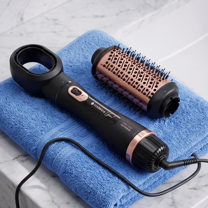 Escova Secadora Cadence 1200W Seca Alisa Modela com Íons de Turmalina Muito Menos Frizz Penteia Tds Tipos Cabelos Bivolt
