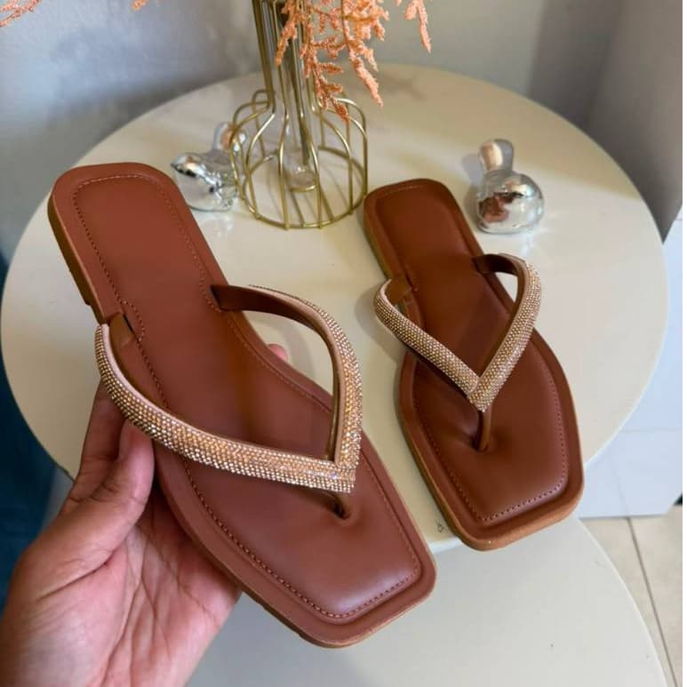 Chinelo AURORA o Equilíbrio Perfeito Entre Conforto e Sofisticação