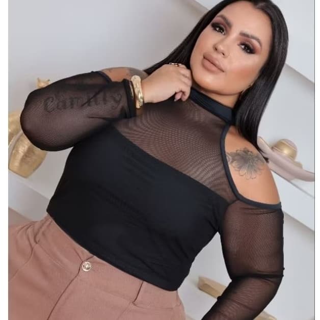 Blusa cropped tule manga longa gola alta