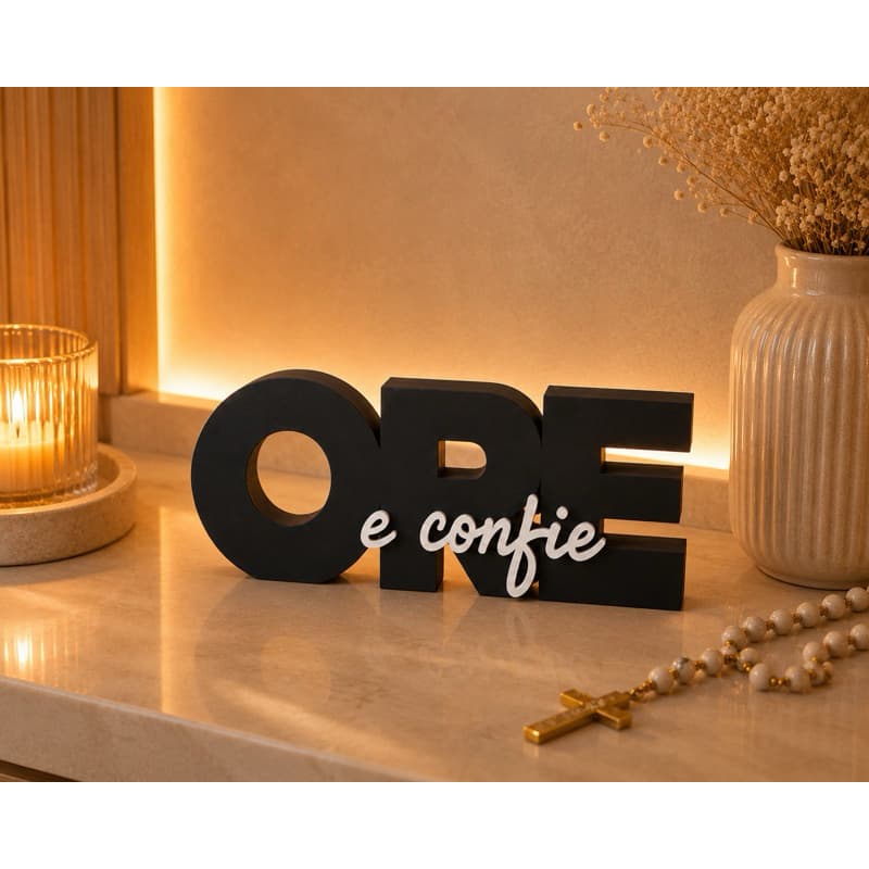 Letreiro Decorativo "Ore e Confie" – Fé e Decoração