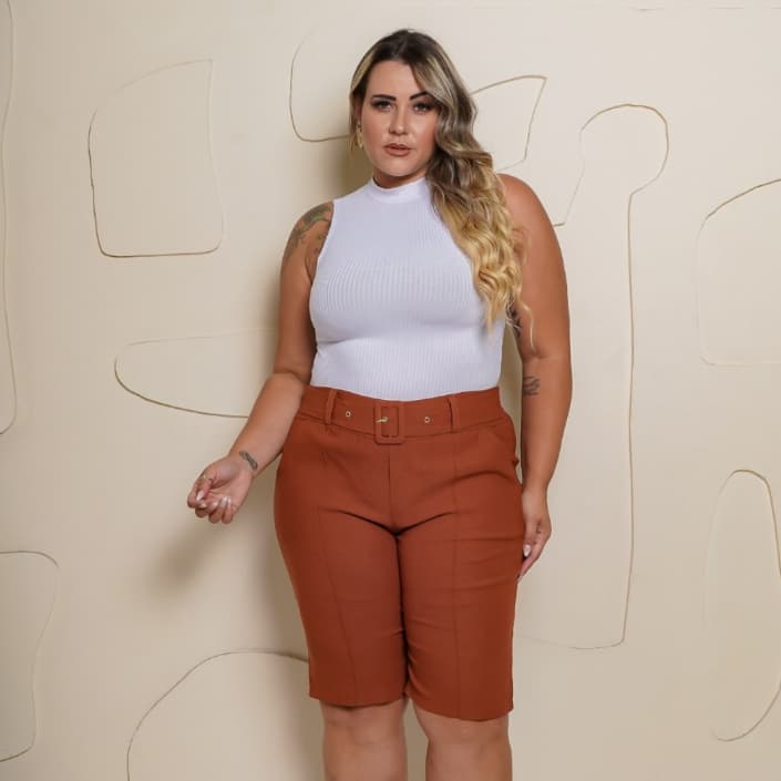 Bermuda Plus Size Feminina Reduz Pouchete Levanta Bumbum Tecido Modelador C/ Cinto E Bolsos Funcional