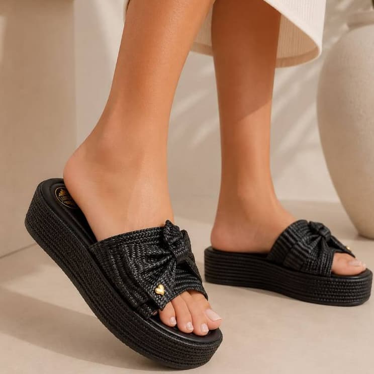 sandalia feminina flat plataforma laço com pingente de coração confortável casual Lauram