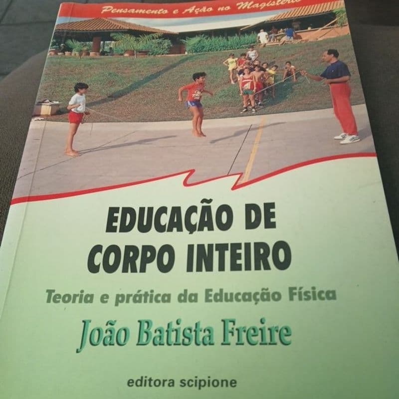 Educação de Corpo Inteiro teoria e prática da Educação Física - João Batista Freire
