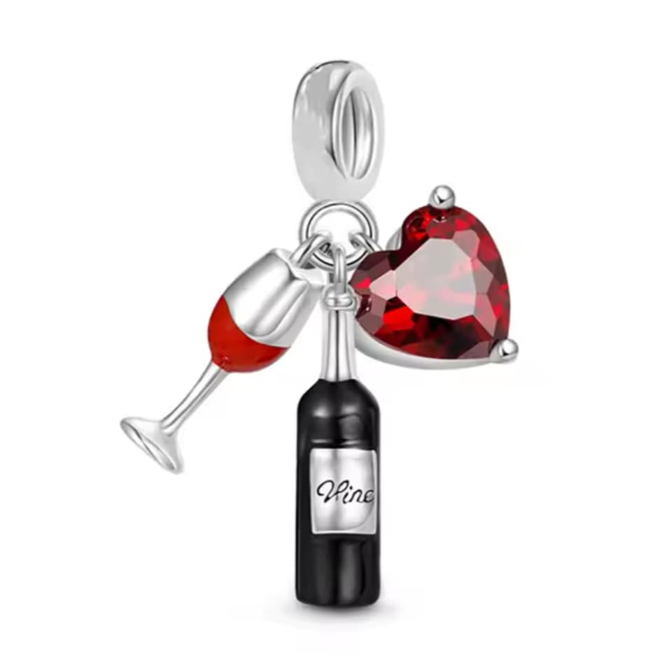 Berloque 100% prata 925, com taça de vinho, garrafa de vinho e um coração de pedra vermelha cod 207