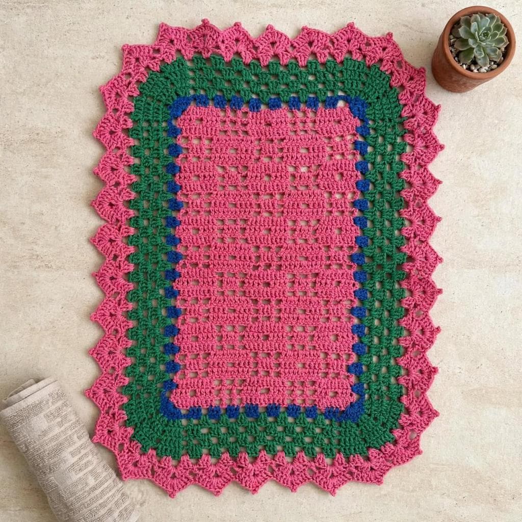 Tapete Crochê Colorido (Rosa, Verde e azul) 67 x 48 cm, Sala / Quarto / Cozinha / Banheiro / Varanda