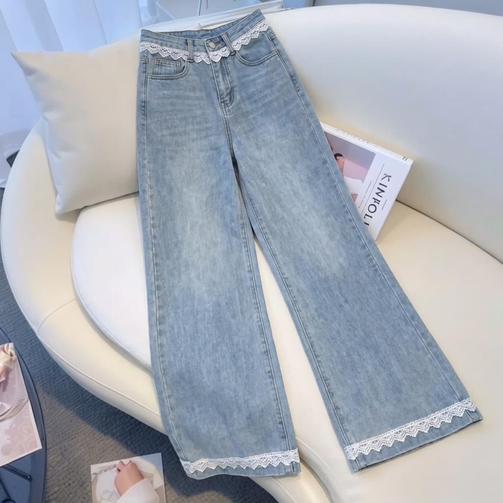 Calça Jeans Feminina Wide Leg Pantalona Cintura Alta com Renda na Barra Jeans Azul Claro Moda Tendência 2026
