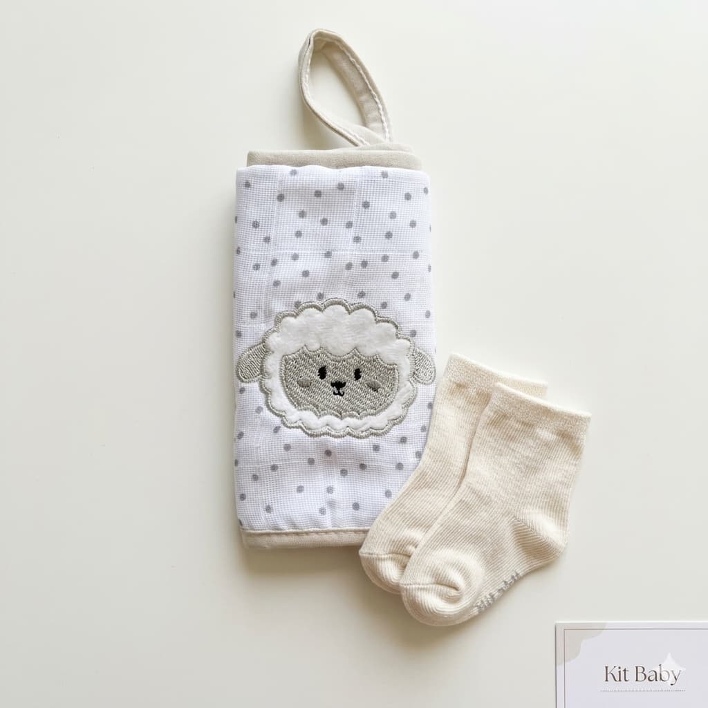 Kit Bebê Unissex: 1 Paninho de Boca Multifuncional com Prendedor + Par de Meias RN/Baby
