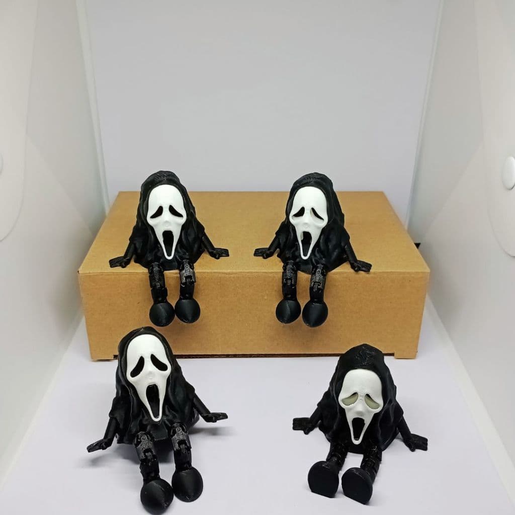 Boneco Ghost Face 3D Pernas Articuladas Miniatura Terror Pânico -Boneco Pânico Ghost face decorativo