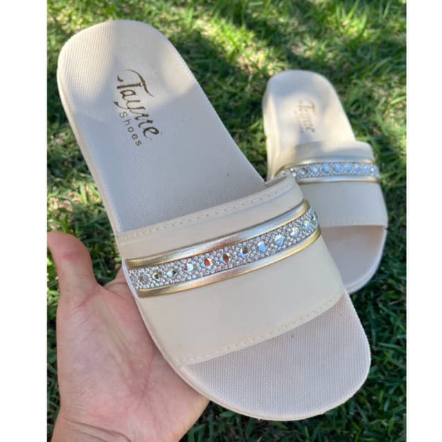 Sandália Chinelo Slide Feminino Lançamento e Tendencia com Pedraria Leve e Elegante Envio Super Rápido