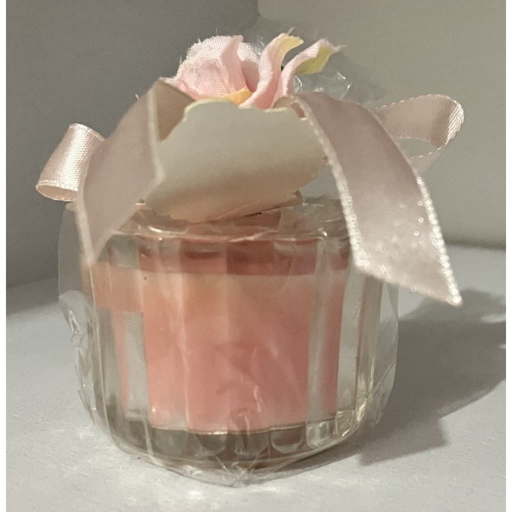 Vela Decorativa Perfumada Belle Rose com Laço e Flor – 5 x 4 cm