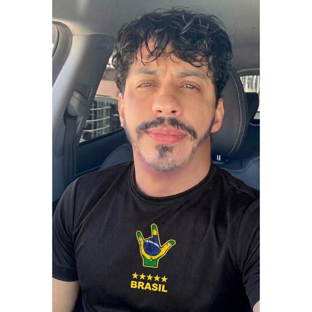 CAMISETA BÁSICA BRASIL PRETA PV CONFORTO MASCULINO FEMININO UNISSEX TOQUE FRIO ESTILO DIÁRIO ESTAMPADA LIBRAS MÃO LOVE