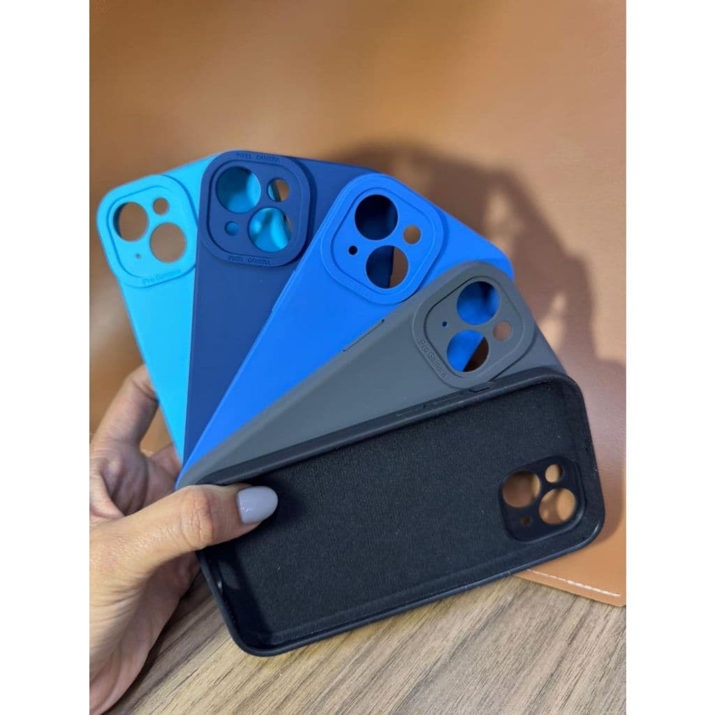 Capa Para Celular IP 15 De Silicone Aveludada Premium Câmera Fechada Capinha Protetora Com Maça