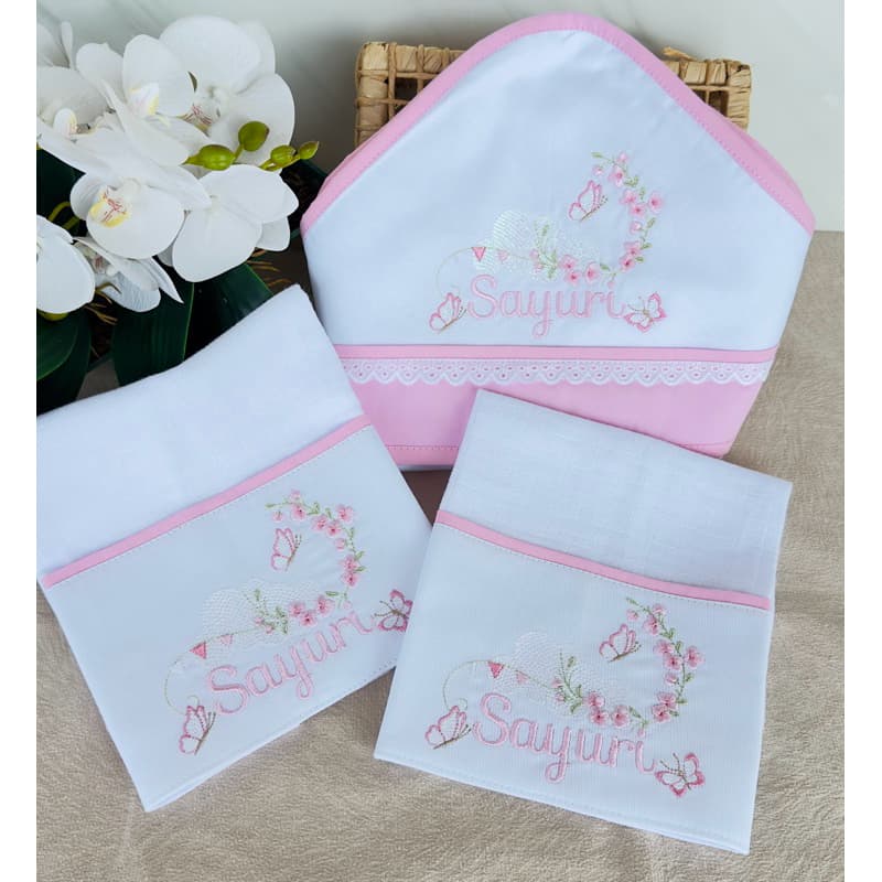 kit com 2 fraldas de boca 1 toalha fralda com capuz, bordadas e personalizadas para enxoval maternidade ou presentear