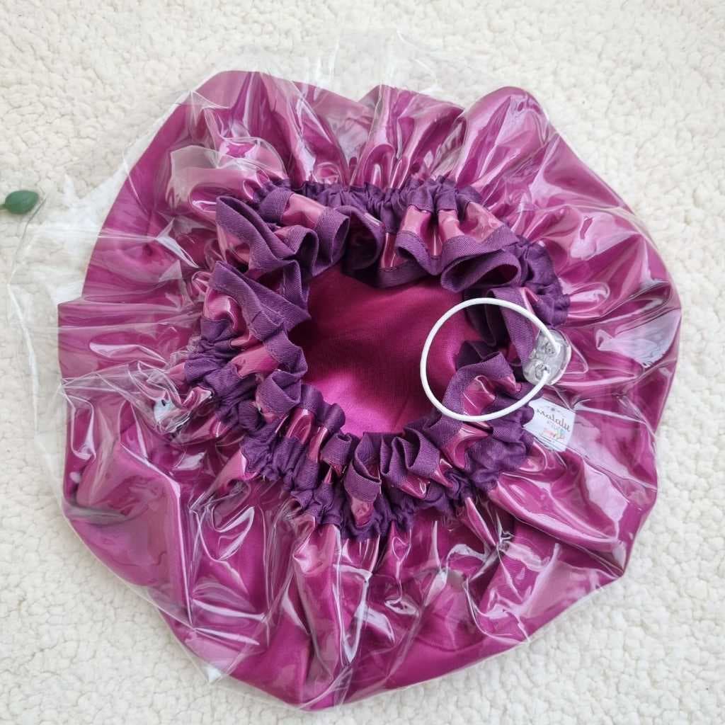 Touca de Banho Plastificada com Forro em Cetim Impermeável com Regulador