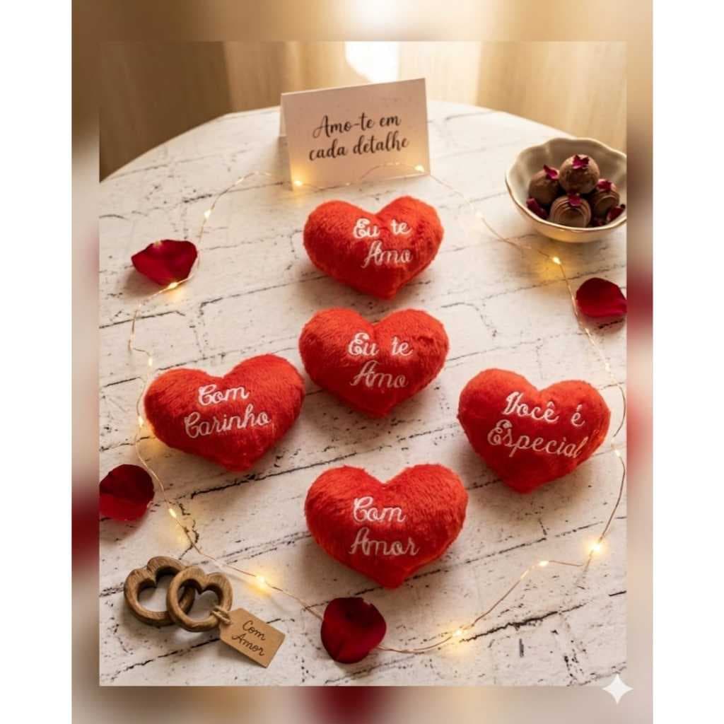 Corações de Pelúcia 10cm Frases Bordadas Decoração Cesta Presente Dia das Mães Namorados Kit 5 Peças