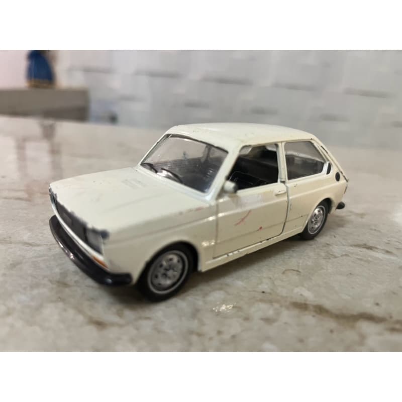 Miniatura de metal Fiat 147!LEIA ANÚNCIO !