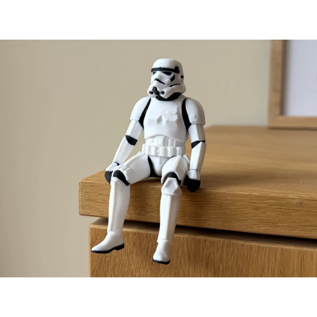 Mini Boneco Articulado Sentado Para Prateleira Soldado Espacial Decorativo 3D