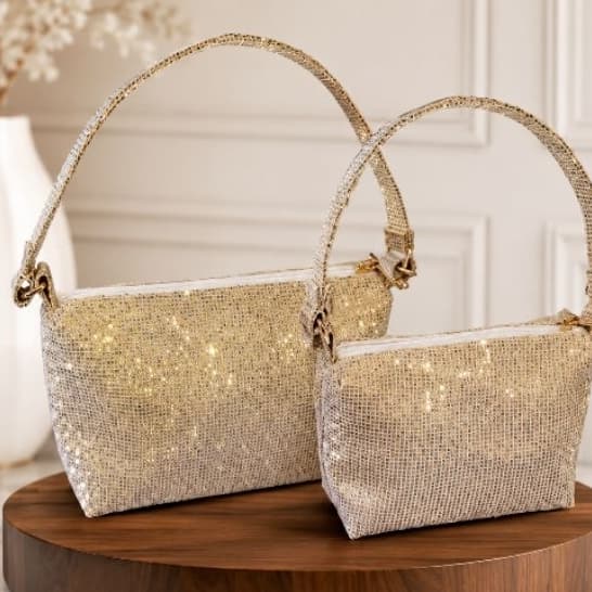 kit com 2 (duas) bolsas de festa dourada sintético shine glitter, bolsa de mão.