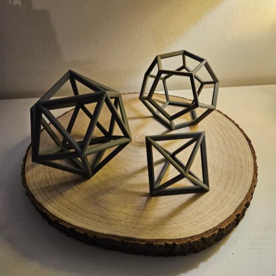 Kit 3 Esculturas Geométricas Decorativas | Poliedros Modernos para Decoração