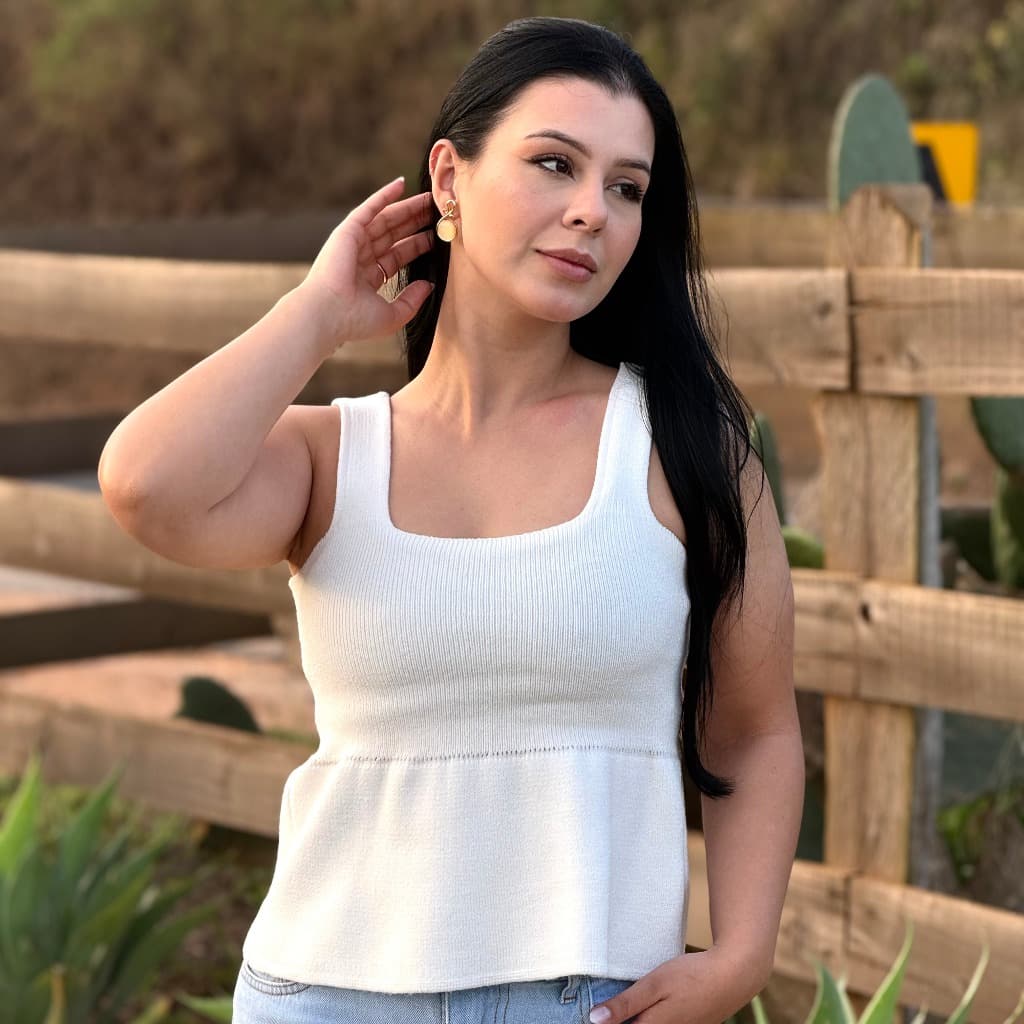 Blusa Regata Feminina em Tricô Modal com Babado Peplum – Tamanho Único M ao 44