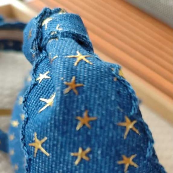 Tiara Infantil jeans azul com estrelas dourada /Acessórios infantil/Tiara estrelinhas/Tiara estrela