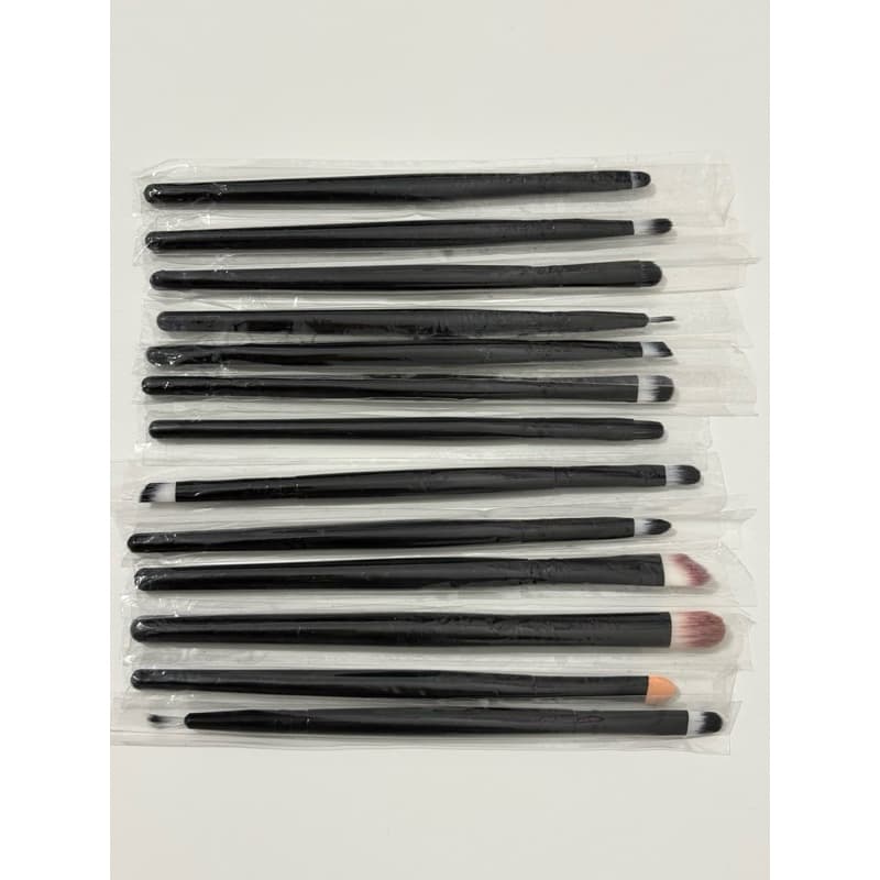 Kit com 16 pincéis de maquiagem preto - Completo para rosto e olhos