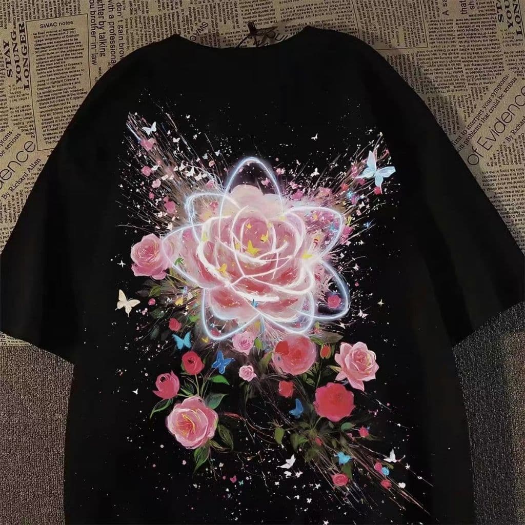 Camiseta Feminina Estampa Rosa Borboleta nas Costas Preto Branco Oversized