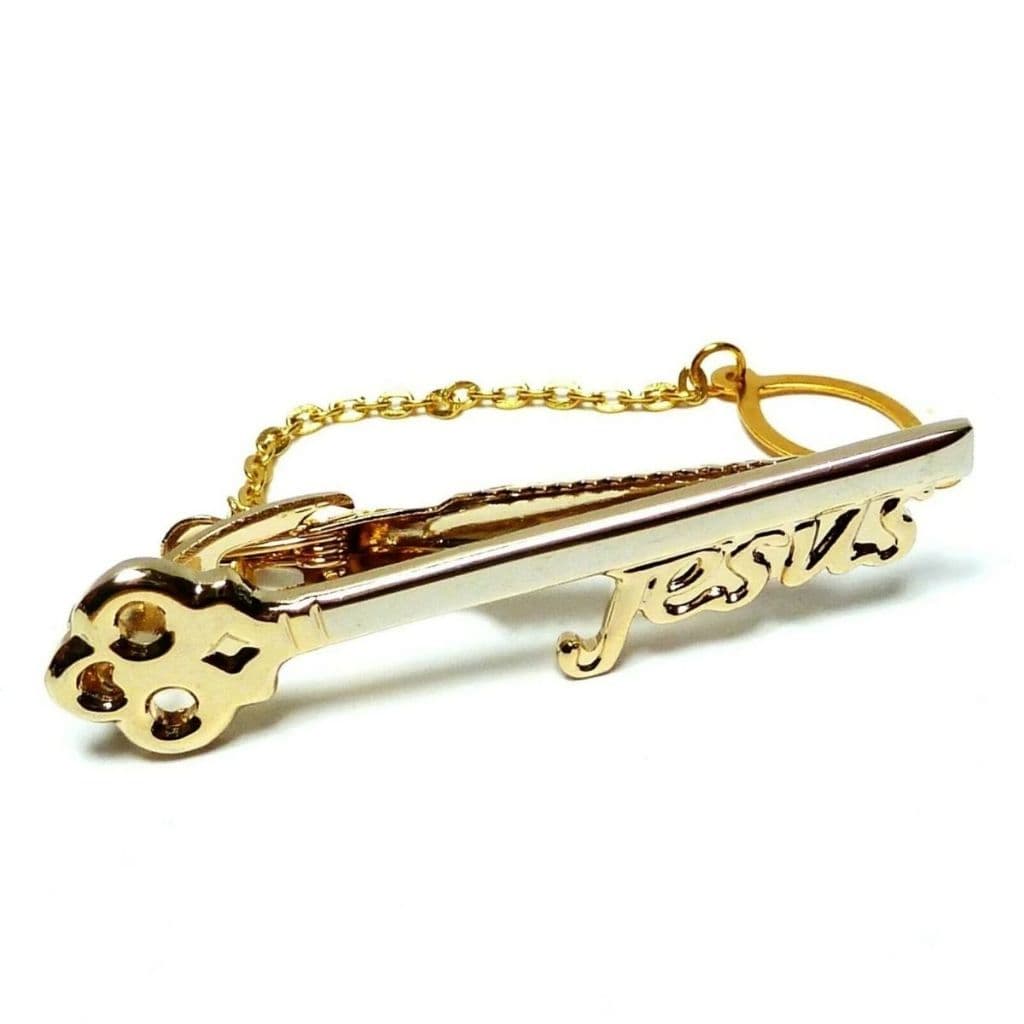 Prendedor de Gravata 3 a 10 Pc Jesus e Instrumento Musical  Cromado e com Detalhes Dourado Aço Inoxidavel