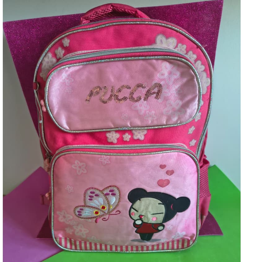Mochila Pucca Grande com Vários Compartimentos Detalhes em Brilho e em Veludo Item Raro e Vintage Ano 2010