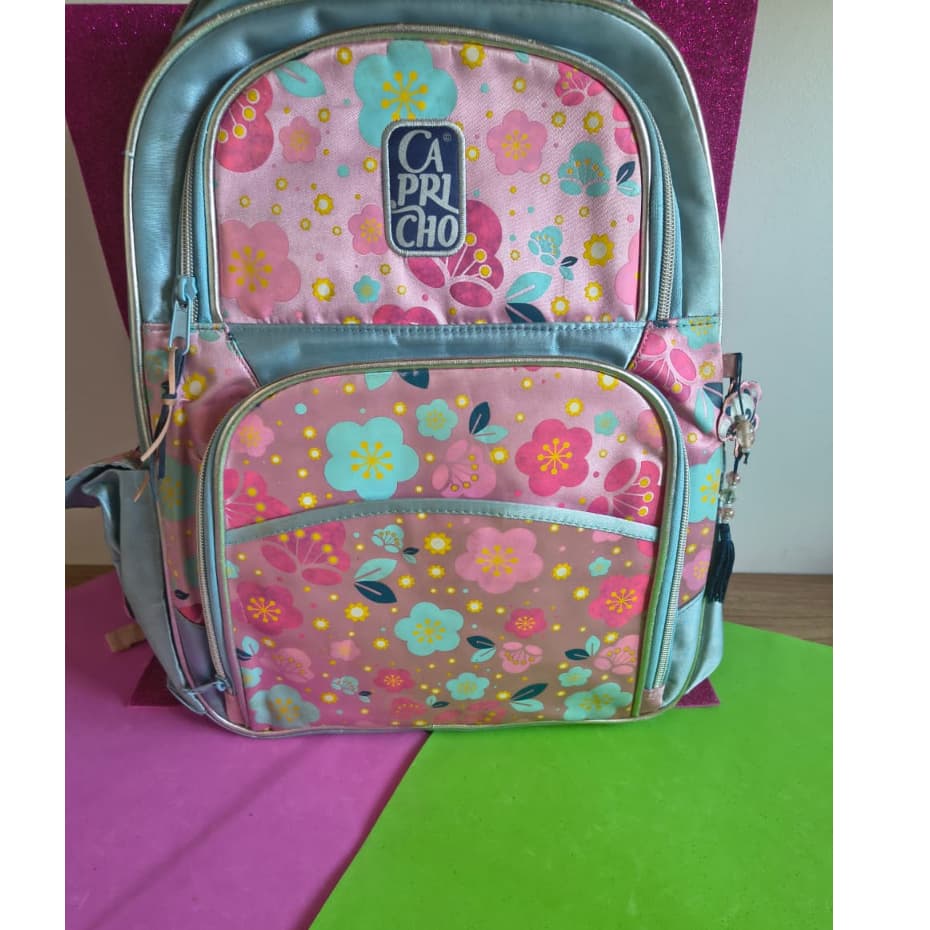 Mochila Capricho Grande com Vários Compartimentos Com Chaveiro Vintage Raro