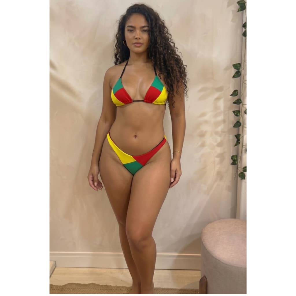 Biquíni Jamaica Cortininha mais tanga com recortes geométricos.
